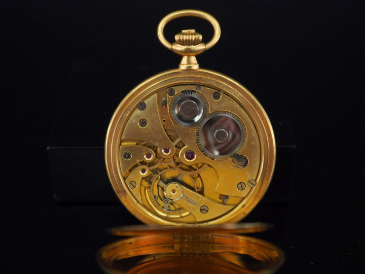 Montre savonnette en or jaune 750.  Cadran à chiffres arabes pour les 