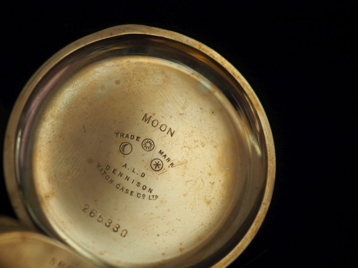 Montre de gousset en plaqué or.  Cadran à chiffres romains pour les he