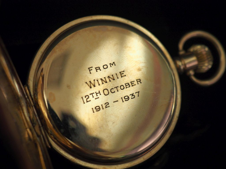 Montre de gousset en plaqué or.  Cadran à chiffres romains pour les he