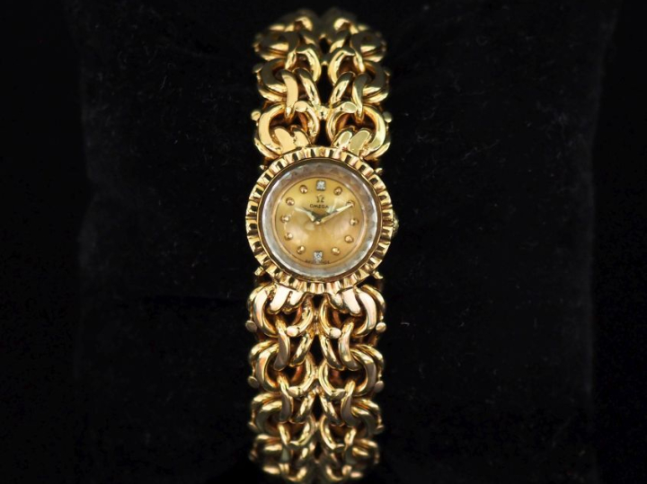 OMEGA,  Montre bracelet de dame, boitier et bracelet en or jaune 750. 