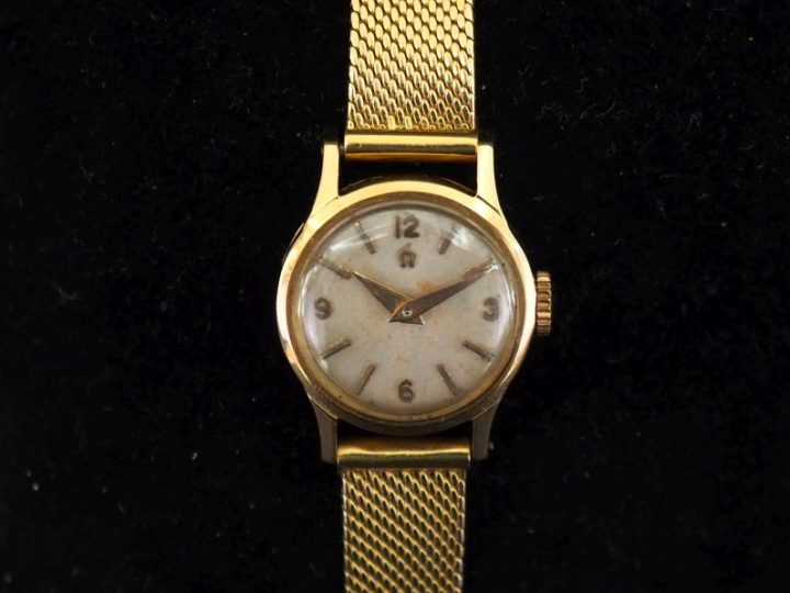 Montre bracelet de dame, boitier et bracelet en or jaune 750.  Cadran 