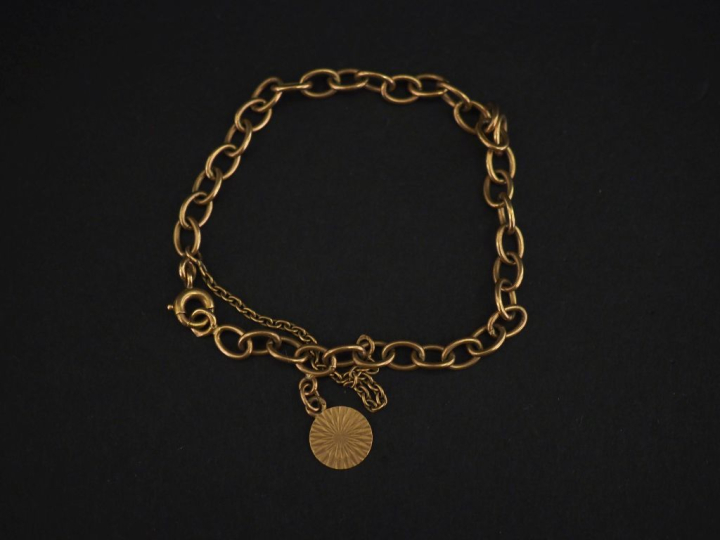 Bracelet souple en or jaune 750, maille forçat, agrémenté d'une pastil
