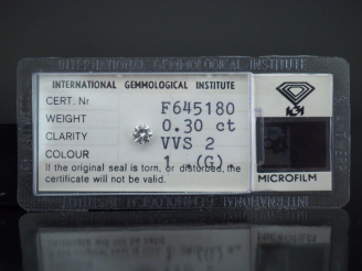 Vente aux enchères Diamant de 0,30 ct sur papier, taille ronde brillant, G-VVS 2.  Avec s