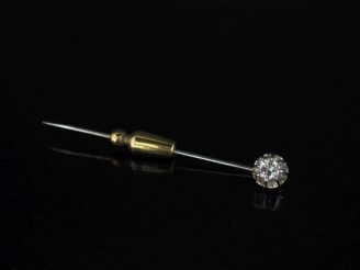 Vente aux enchères Epingle à cravate en platine et or blanc 750, sertie d'un diamant de 0