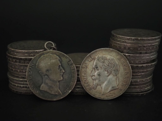 Vente aux enchères Ensemble comprenant 41 pièces de 5 Francs en argent, 1810, 1831-A, 183