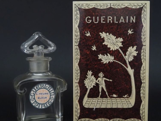 Vente aux enchères GUERLAIN L'heure bleu. Baccarat.  Flacon vide.  Guerlain, coffret anci