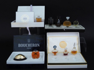 Vente aux enchères GUERLAIN L'instant. Coffret miniature avec carnet billet doux.  GUERLA