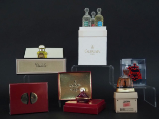 Vente aux enchères HERMES Calèche, coffret seul.  Calèche, P. Hauteur : 7 cm.  GUERLAIN L