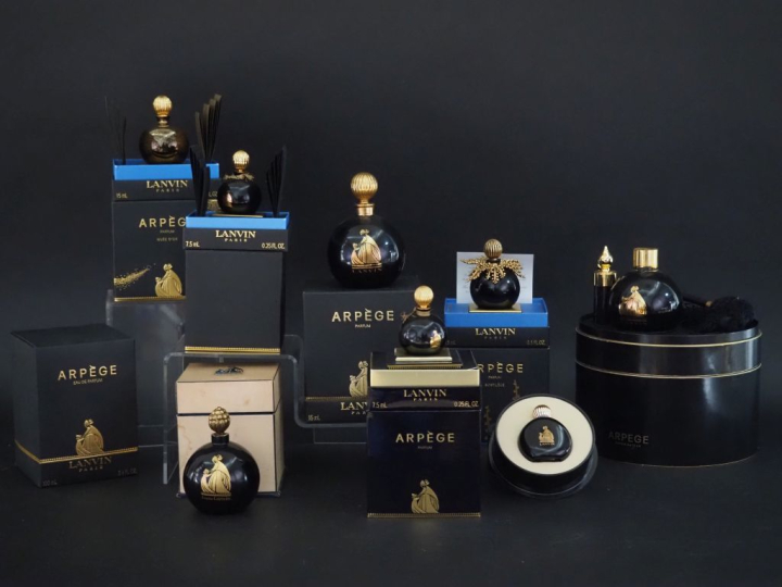 LANVIN Ensemble de neufs flacons de parfum "Arpège".  Dans leur boite 
