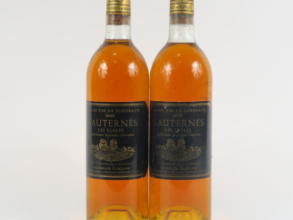 Vente aux enchères 2 BOUTEILLES LES SABLES SAUTERNES - 1985 - BG