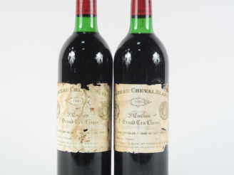 Vente aux enchères 2 BOUTEILLES CHÂTEAU CHEVAL BLANC 1er GCC ST ÉMILION - 1980 - BG/EA