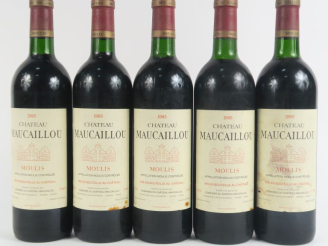 Vente aux enchères 5 BOUTEILLES CHÂTEAU MAUCAILLOU MOULIS - 1995 - 4 BG/1 LB