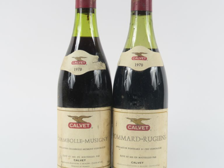 2 BOUTEILLES CALVET 1970 : 1 POMMARD RUGIENS 4,5 CM - 1 CHAMBOLLE MUSI
