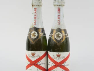 Vente aux enchères 2 VIEILLES DEMIES BOUTEILLES CHAMPAGNE DE CASTELLANE