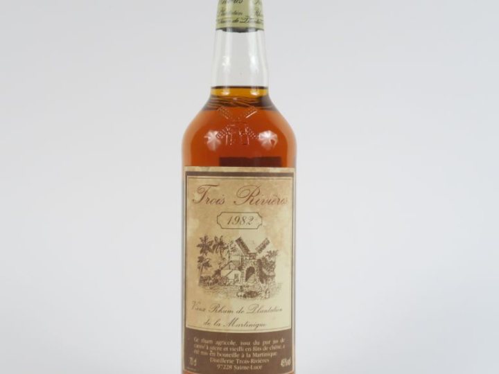 1 BOUTEILLE RHUM TROIS RIVIÈRES 45° - 1982 - ELT