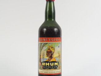 Vente aux enchères 1 VIEILLE BOUTEILLE (1 L) RHUM SUPÉRIEUR SAINT ESPRIT - NIVEAU LÉGÈREM