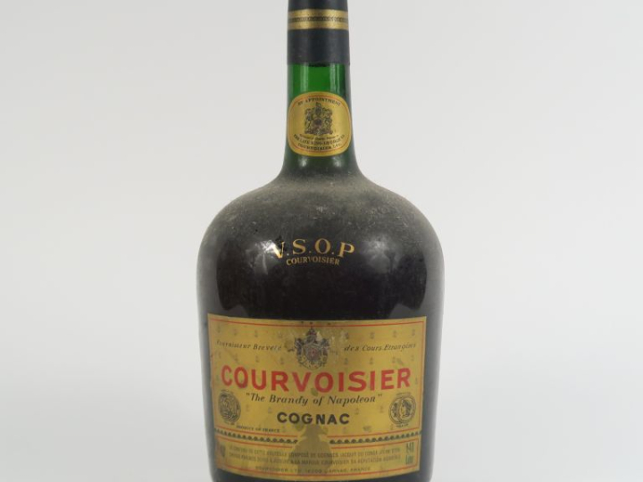 1 VIEUX FLACON (1,4 L) COGNAC COURVOISIER V.S.O.P. - CAPS DÉCOUPÉE