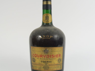 Vente aux enchères 1 VIEUX FLACON (1,4 L) COGNAC COURVOISIER V.S.O.P. - CAPS DÉCOUPÉE