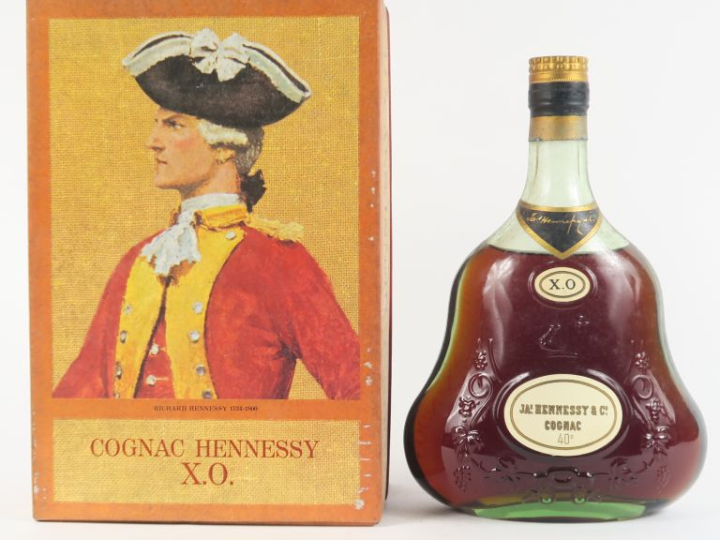 1 BOUTEILLE COGNAC HENNESSY 'X.O.' - COFFRET/PAPIER DE SOIE