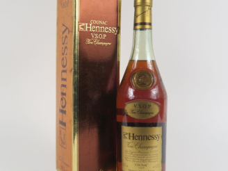 Vente aux enchères 1 BOUTEILLE COGNAC HENNESSY FINE CHAMPAGNE V.S.O.P. - COFFRET