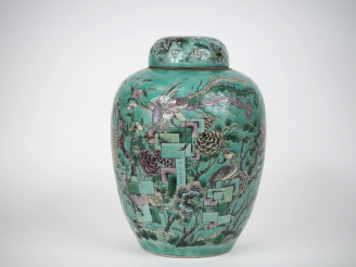 Vente aux enchères Chine XIXe siècle,  Important pot à gingembre en porcelaine et émaux d