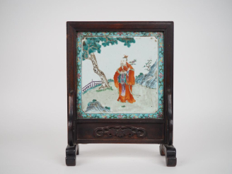 Vente aux enchères 	Chine, époque Jiaqing XVIIIe-XIXe siècle, Écran de lettré en porcelai