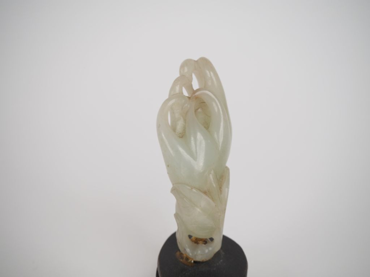 Chine, XIXe siècle, Sujet en jade blanc céladoné reprenant la forme d’