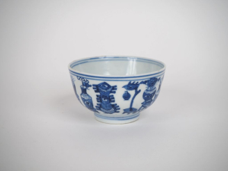 Vente aux enchères 	Chine, époque Qing, XIXe siècle,  Sorbet sur petit talon en porcelain
