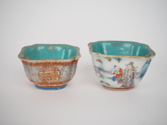 Vente aux enchères Chine, époque Tongzhi  Deux sorbets polylobés en porcelaine et émaux d