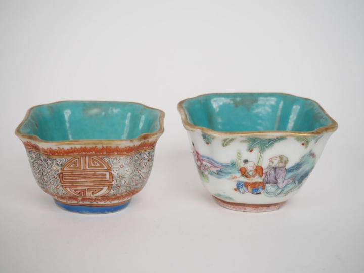 Chine, époque Tongzhi  Deux sorbets polylobés en porcelaine et émaux d