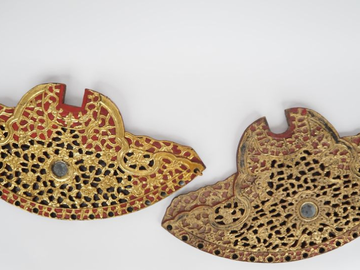 Ningbo vers 1900,  Deux éléments de mobiliers, en bois laqué rouge et 