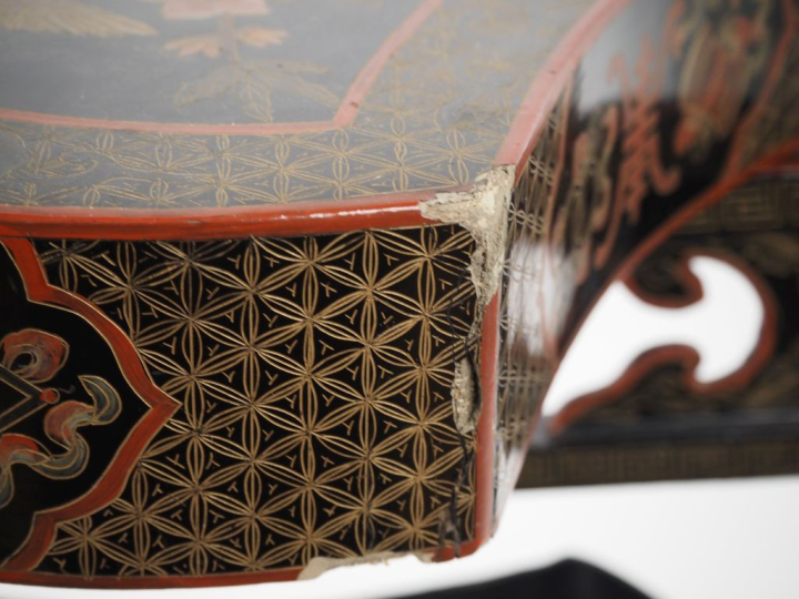 Chine, XXe siècle, Coffret de voyage en laque rouge et noire à trois c