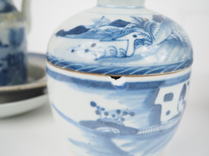 Chine, Vietnam, XIXe et Xxe siècle,  Ensemble comprenant huit porcelai