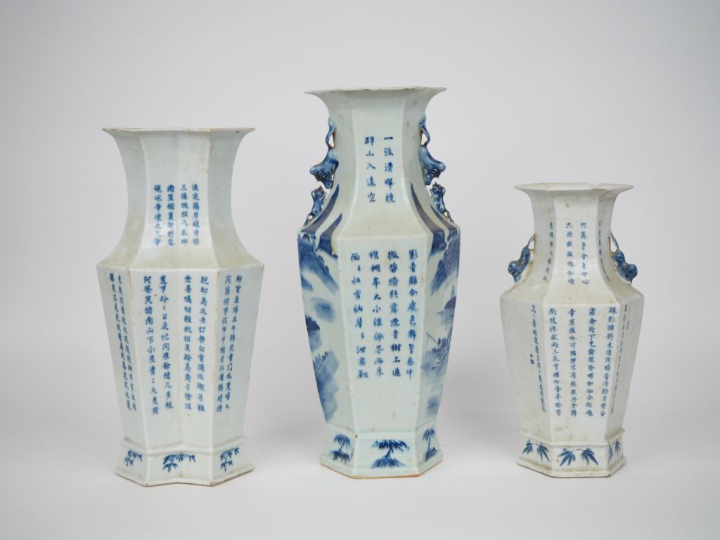 Chine, époque Guangxu vers 1880 Trois vases de forme hexagonale en por