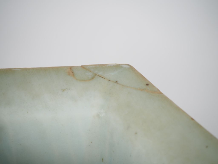 Chine, époque Guangxu vers 1880 Trois vases de forme hexagonale en por