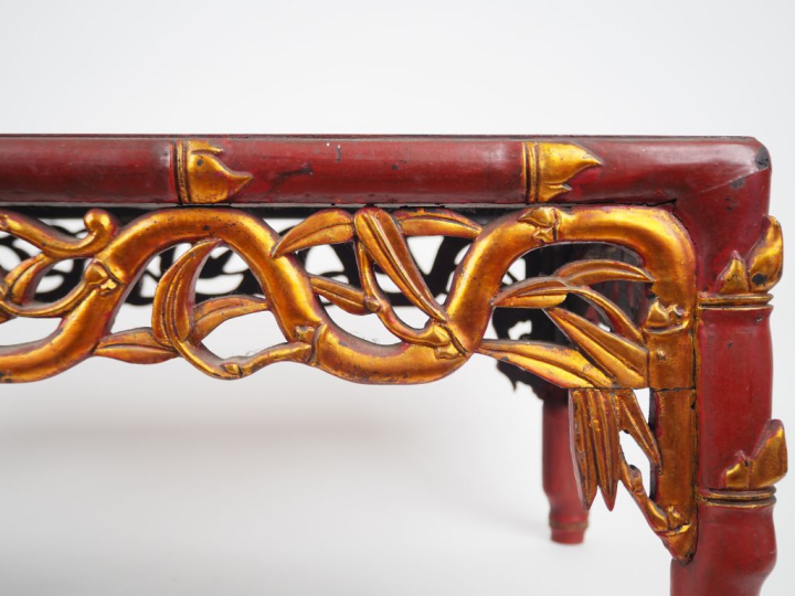 Chine du Sud, vers 1920, Piétement pouvant former table basse, en bois