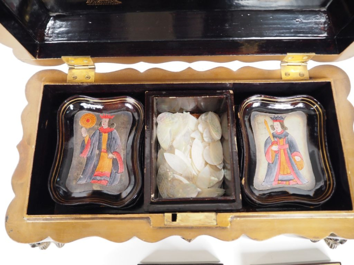 Travail de Canton pour l'exportation, vers 1900, Coffret à jeux, en la