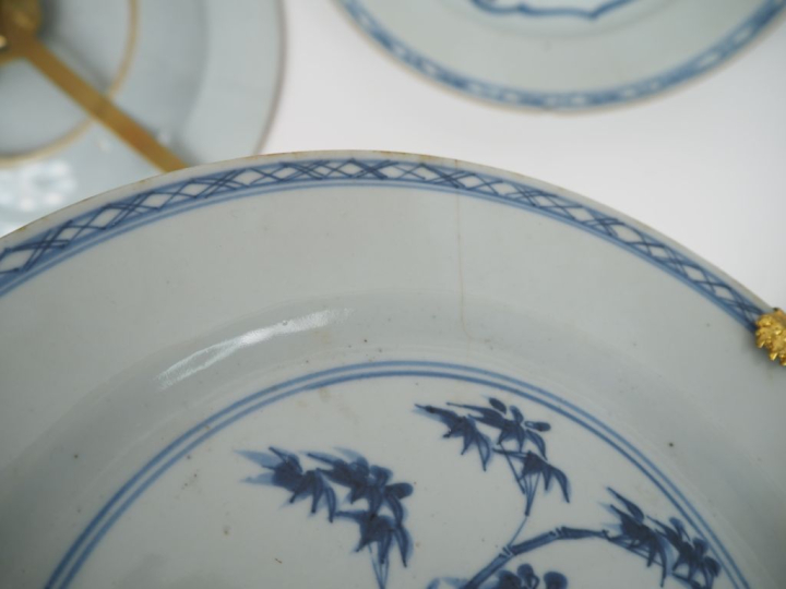 Compagnie des Indes XVIIIe siècle,  Neuf assiettes en porcelaine dont 