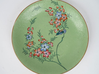 Vente aux enchères Chine, fin du XIXe siècle,  Coupe en porcelaine et émaux de la famille