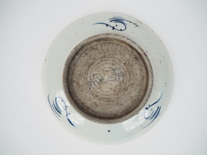 Chine, fin XIXe siècle,  Coupe en porcelaine bleu blanc à décor des tr