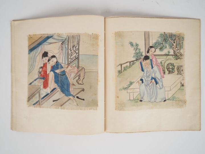 Chine, début Xxe siècle, Album comprenant dix gouaches sur soie, repré