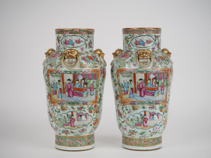 Canton fin XIXe siècle,  Paire de vases de forme balustre en porcelain