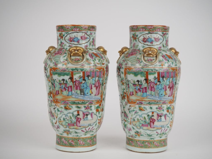 Canton fin XIXe siècle,  Paire de vases de forme balustre en porcelain