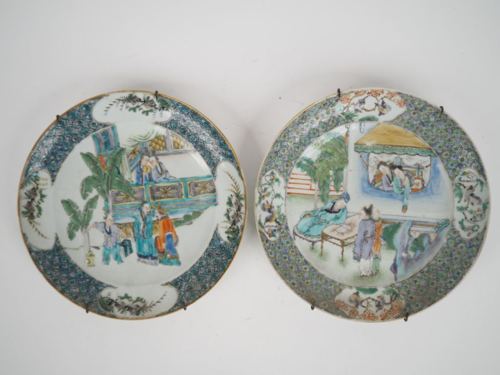 Canton, fin XIXe siècle,  Deux assiettes en porcelaine et émaux polych