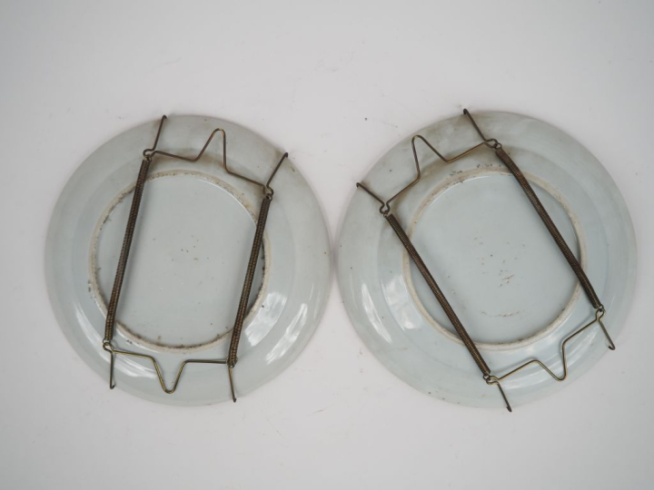 Canton, fin XIXe siècle,  Deux assiettes en porcelaine et émaux polych