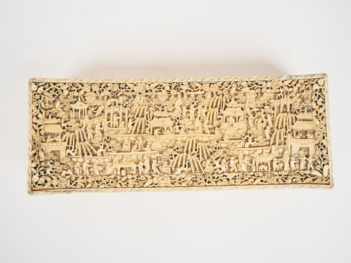 Canton, fin XIXe siècle,  Boîte à bijoux ou à ouvrage, en ivoire finem