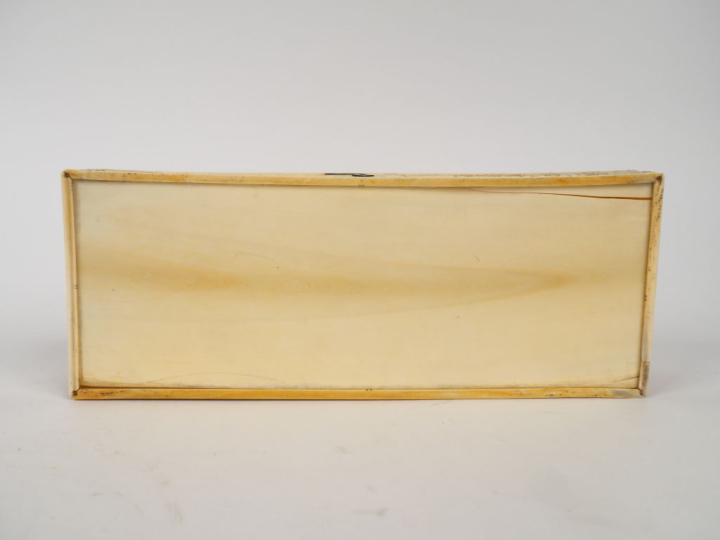 Canton, fin XIXe siècle,  Boîte à bijoux ou à ouvrage, en ivoire finem