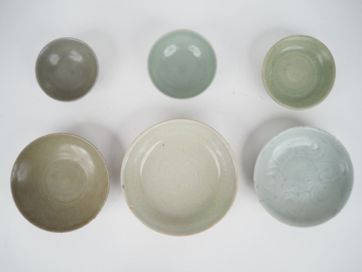Chine, Annam du XVe au XVIIe siècle, Six coupes et bols en céramique é