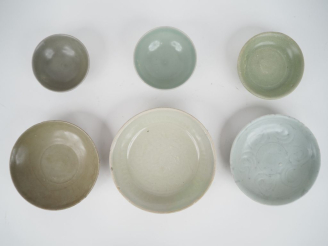 Vente aux enchères Chine, Annam du XVe au XVIIe siècle, Six coupes et bols en céramique é