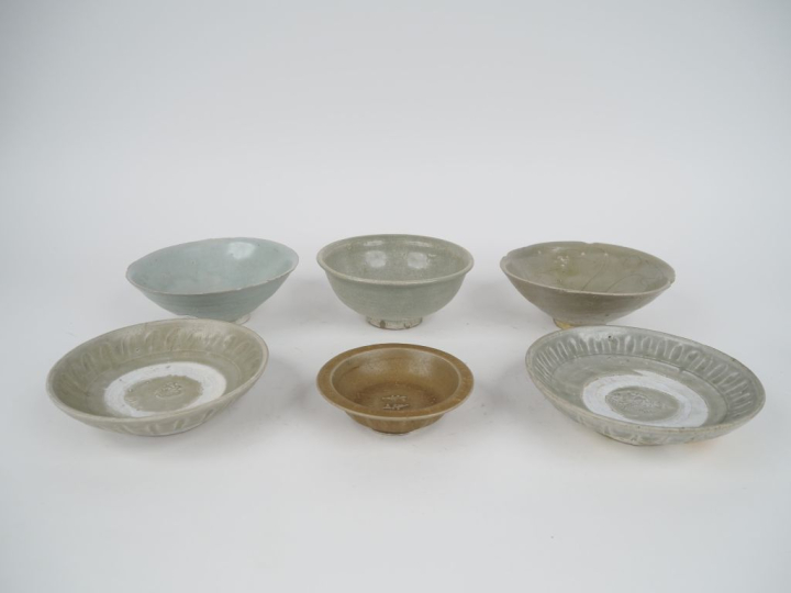 Chine, Annam du XVe au XVIIe siècle, Six coupes et bols en céramique é